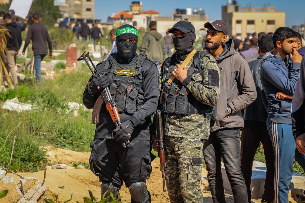 טרור פסיכולוגי: ההנחיה של מחבלי חמאס למשפחות החטופים