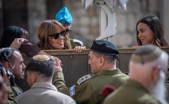 תמונת היום: הרמטכ"ל ואשתו בכותל המערבי