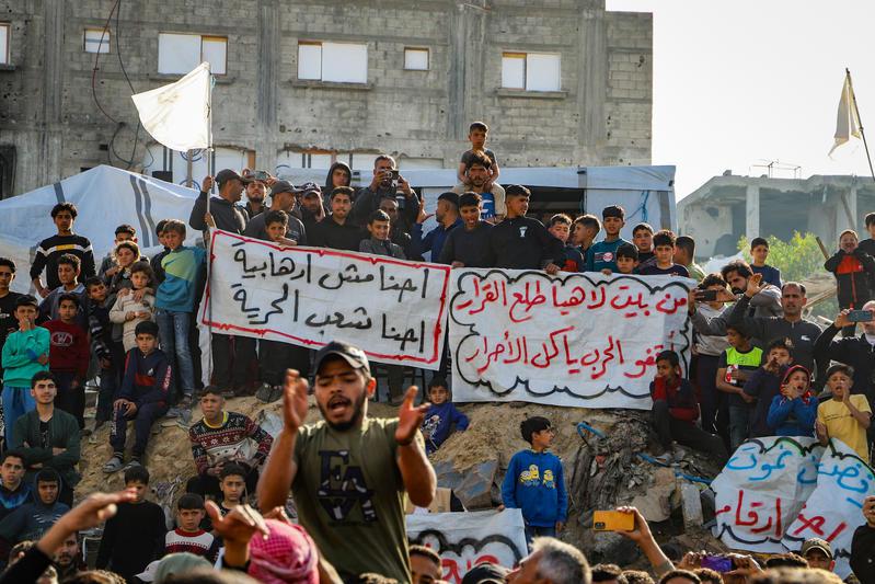 העיתונאי הוותיק: "אנחנו רוצחים ילדים ומרעיבים אוכלוסייה"