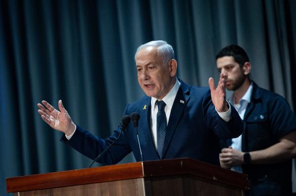 לאחר פחות משעה: הסתיימה עדות נתניהו, לא נחקר באזהרה