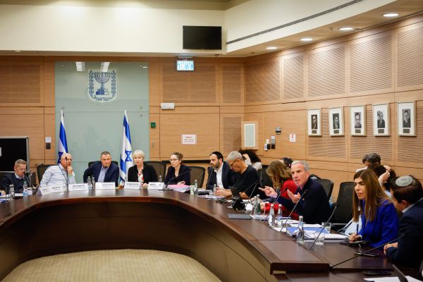 אב החטוף: "אני תומך באמברגו נשק על ישראל"