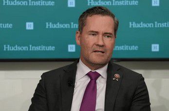 היועץ של טראמפ תוקף: "זלנסקי לא בשל לדבר על שלום"