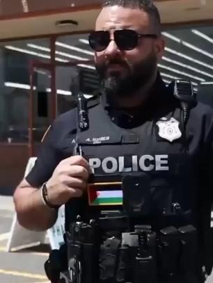 סקנדל בארה"ב: שוטרים תועדו עונדים דגלי פלסטין בזמן משמרת