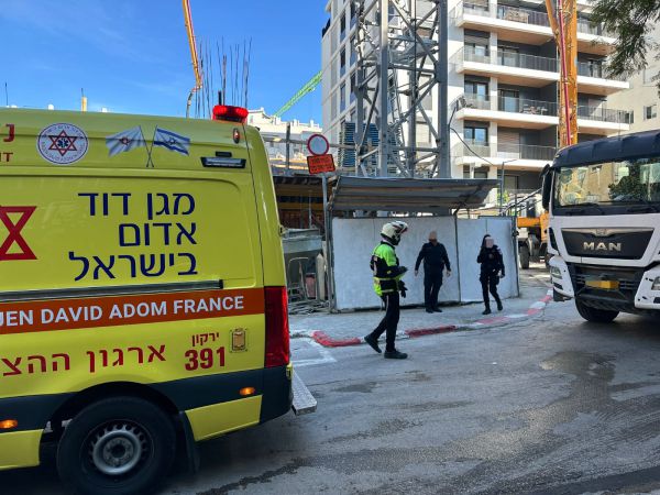 מכת תאונות העבודה: פועל בניין נפצע קשה בתל אביב