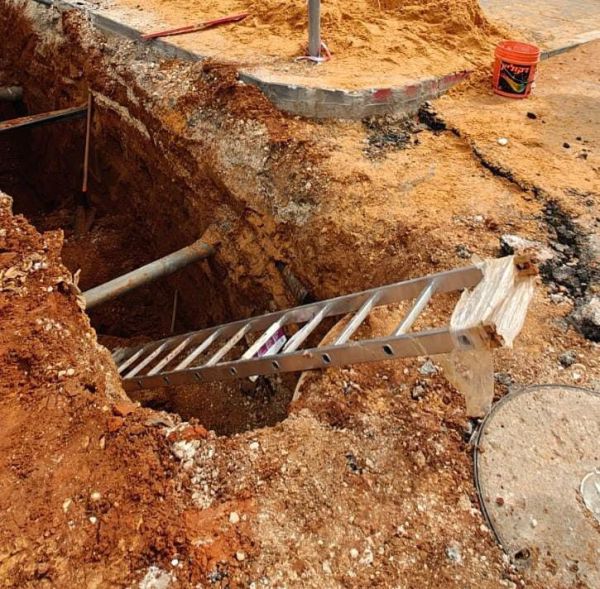 אסון בהוד השרון: פועל נהרג לאחר שנלכד בבור באתר בנייה