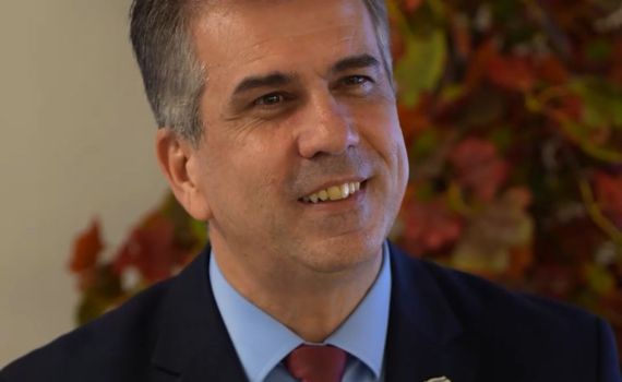 חושב כבר על התפקיד הבא? השר אלי כהן הגיע לבוחן פתע. צפו