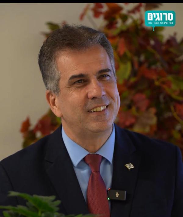 חושב כבר על התפקיד הבא? השר אלי כהן הגיע לבוחן פתע. צפו