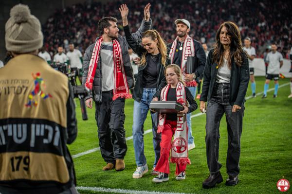 הפועל באר שבע ערכה טקס מרגש עם החטופים שחזרו