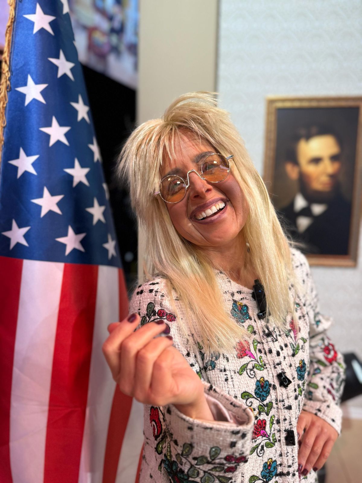 אשת הצללים: מרים אדלסון מגיעה ל'ארץ נהדרת' | צפו