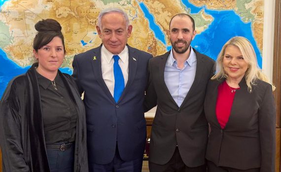 נתניהו נפגש עם החטוף ששוחרר: "מצטער על הייסורים שעברת"