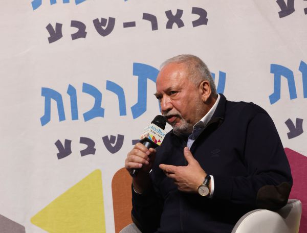 ליברמן: "עניין של זמן עד שארגוני הפשע הערבים יחברו לנוח'בות"