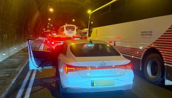 תיעוד דרמטי: פלסטיני שגנב רכב נעצר בתום מרדף | צפו