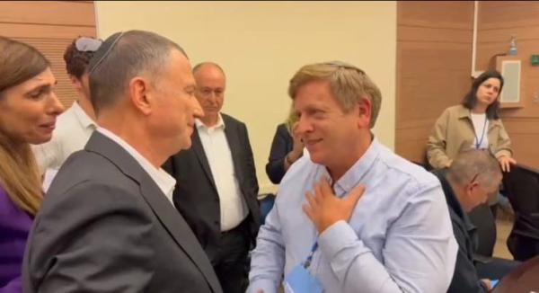 חגי לובר ליולי אדלשטיין: "אל תישבר אתה הבלם של חוק הגיוס"