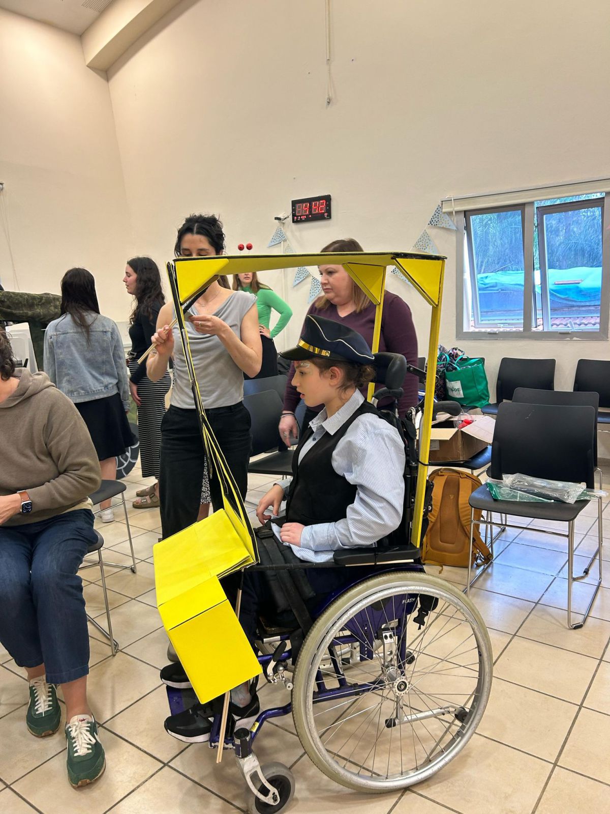 כיסא הגלגלים הפך לטנק: פרויקט התחפושות לילדים עם מוגבלויות