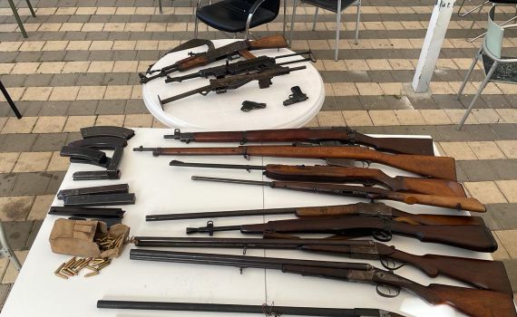 בקיבוץ במרכז הארץ: אותרו סליק ובו 16 כלי נשק