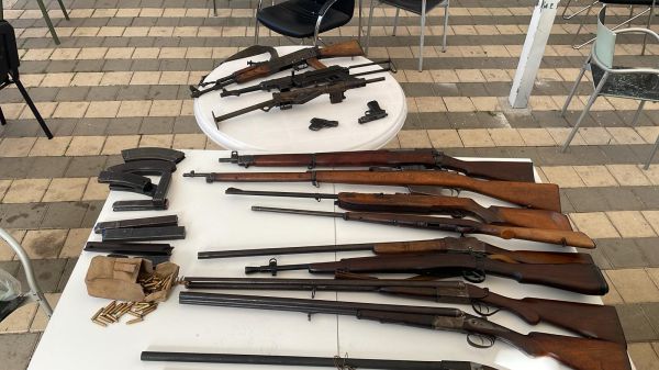 בקיבוץ במרכז הארץ: אותרו סליק ובו 16 כלי נשק