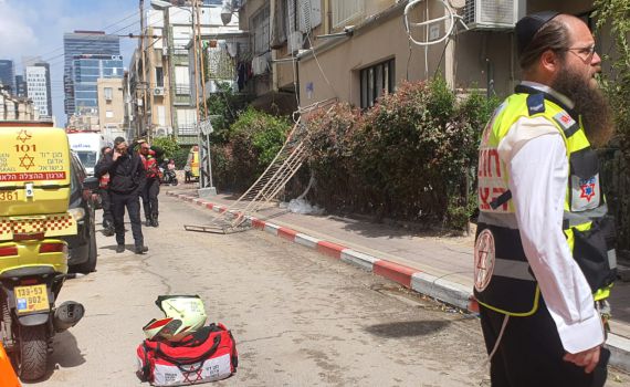 מכת תאונות העבודה: 3 פועלים התחשמלו בבני ברק, מצבם בינוני