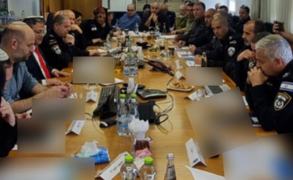 בן גביר בהערכת מצב במשרדו: "שמח לחזור, עקבתי מבחוץ"