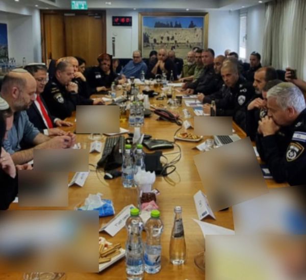 בן גביר בהערכת מצב במשרדו: "שמח לחזור, עקבתי מבחוץ"