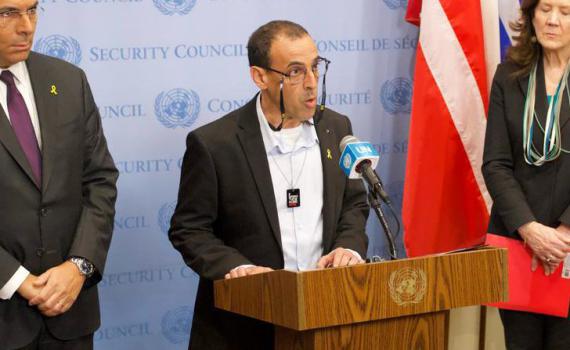 אלי שרעבי זעק באו״ם: איפה היה הצלב האדום כשהיינו צריכים אותו