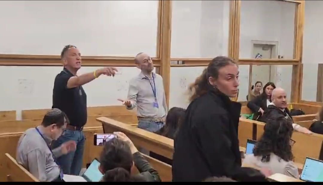 הסב השכול התפרץ לעבר נתניהו: תוריד את סמל החטופים מדש מעילך