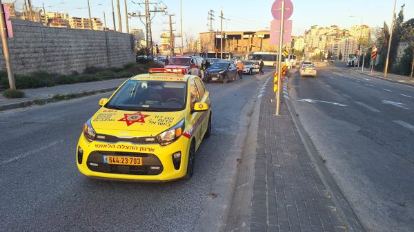 הולכת רגל נפגעה מרכב בירושלים, מצבה קשה