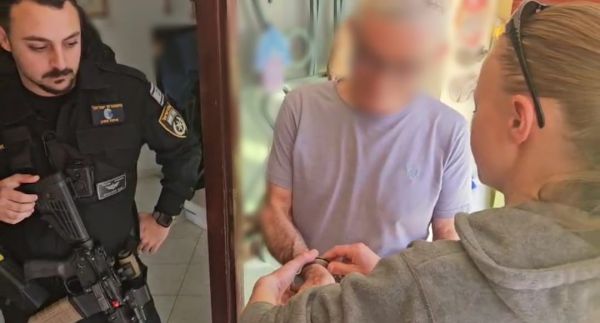 נעצר: מפגין קפלן החשוד בהטרדה מינית של לוחמת מג"ב נלקח למאסר