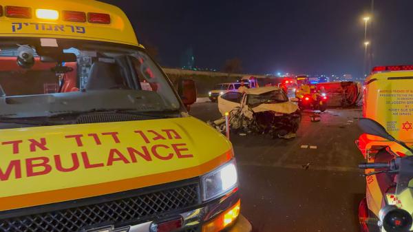 שלושה פצועים בתאונה בכביש 6, בהם אחד במצב קשה