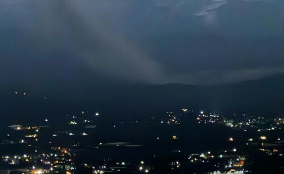 צה"ל תקף בעומק לבנון מחסנים של חיזבאללה