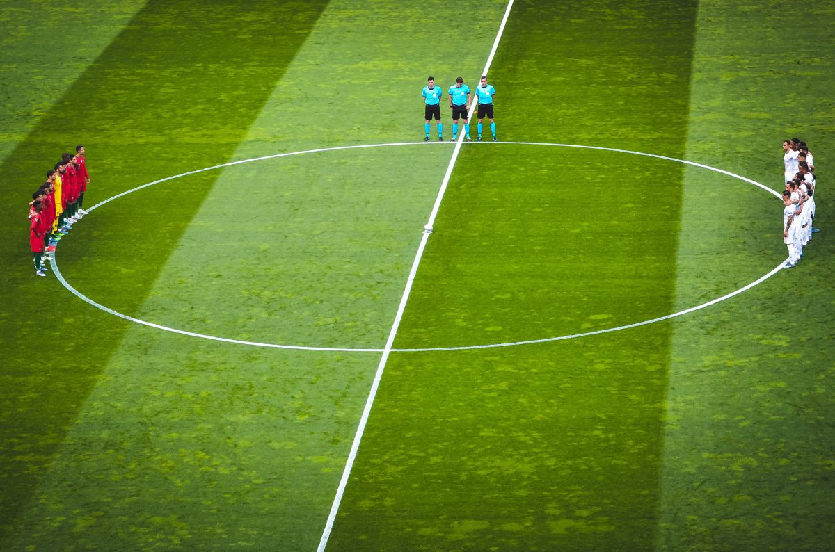 ביזארי: קבוצתו של שחקן העבר עמדה דקת דומייה לזכרו כשהוא חי