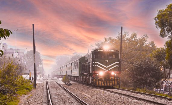 טרור בפקיסטן: חמושים חטפו רכבת ומאיימים להרוג את הנוסעים