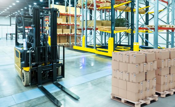 כתב אישום חריג: ריתך דלתות של שכן והרס רכב עם מלגזה | תיעוד