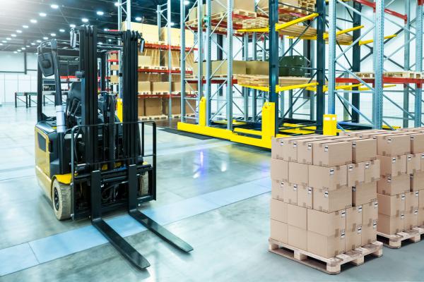 כתב אישום חריג: ריתך דלתות של שכן והרס רכב עם מלגזה | תיעוד