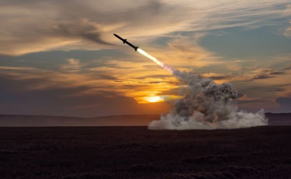 פעם שנייה ביממה: טיל ששוגר מתימן התפרק בדרך לישראל