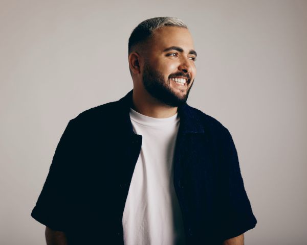 "הקב"ה זה משהו מיוחד": אושר כהן משחרר מיני אלבום חדש על שמו