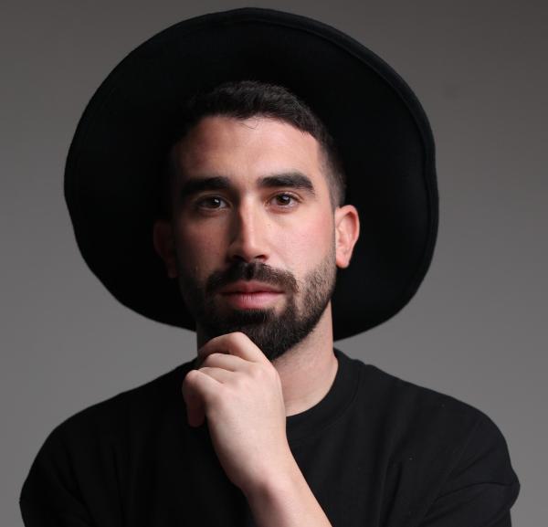 "מברכת 'ויכולו' על הצ׳ייסר": השיר החדש של בן צור ואלייצור