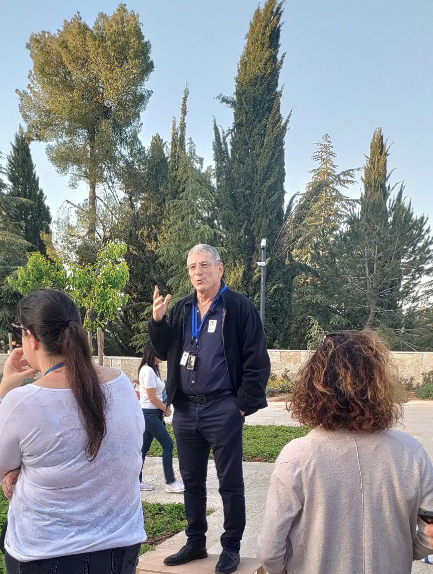 צועדים בשביל הנופלים: שבוע הגבורה מוקדש לנופלי חרבות ברזל