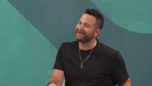 בגלל לחץ פרו פלסטיני: בוטלה הופעתו של גיא הוכמן בניו יורק