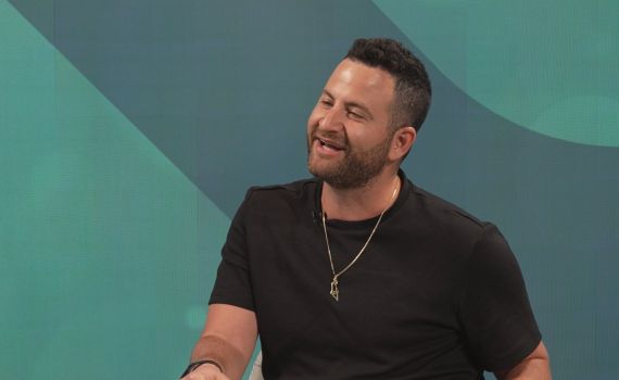 בגלל לחץ פרו פלסטיני: בוטלה הופעתו של גיא הוכמן בניו יורק