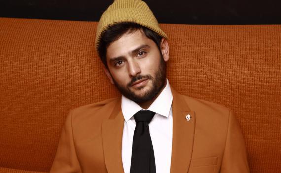 אבי-נועם: השחקן דניאל גד בשיר אמוני חדש על דמותו בשבאבניקים