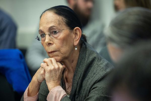 שופטת לשעבר באמירה מקוממת : "לשקול מרי אזרחי, כולל להפר חוק"
