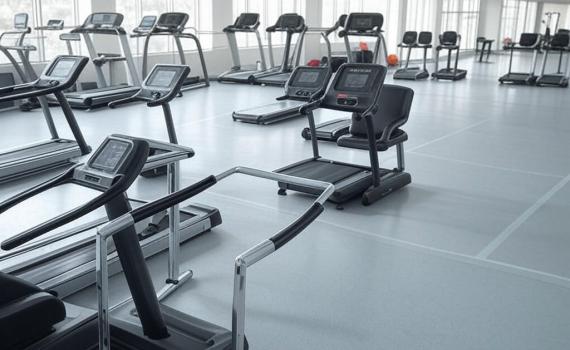 מאמן הכושר של הסלבס החשוד באונס שוחרר למעצר בית