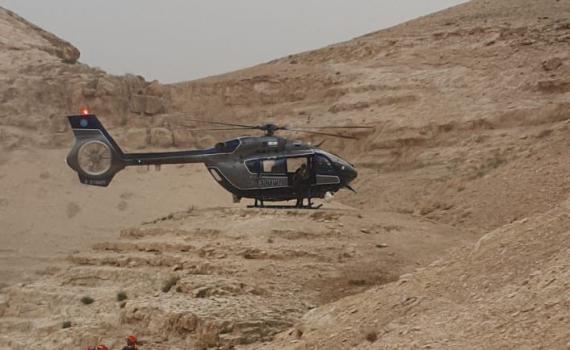 מסוק הוזנק לחלץ 3 מטיילים מתוך נחל פרת | צפו