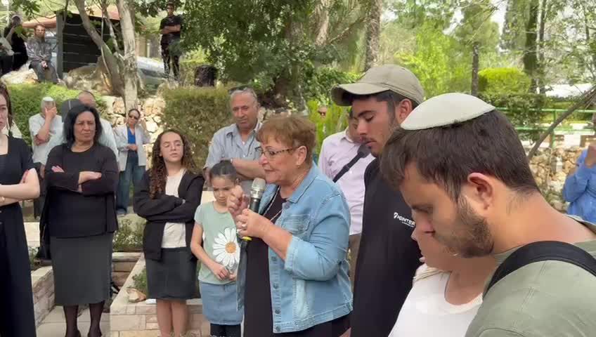 מרים פרץ באזכרה לבנה אלירז: אפשר להיות בן תורה ולוחם בגולני