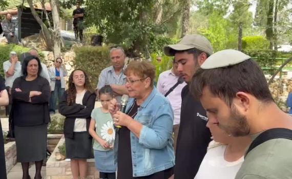 מרים פרץ באזכרה לבנה אלירז: אפשר להיות בן תורה ולוחם בגולני