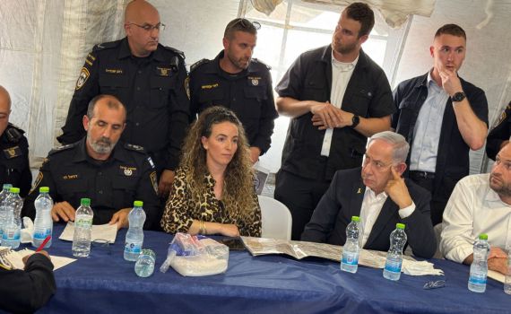 למרות כאבי הגב, נתניהו הגיע לחפ"ק השריפה בבית שמש