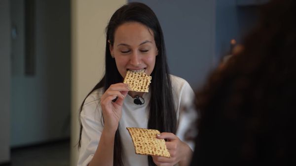 פסח היום? המחלוקת שלא הכרתם על הלוח השנה העברי | צפו