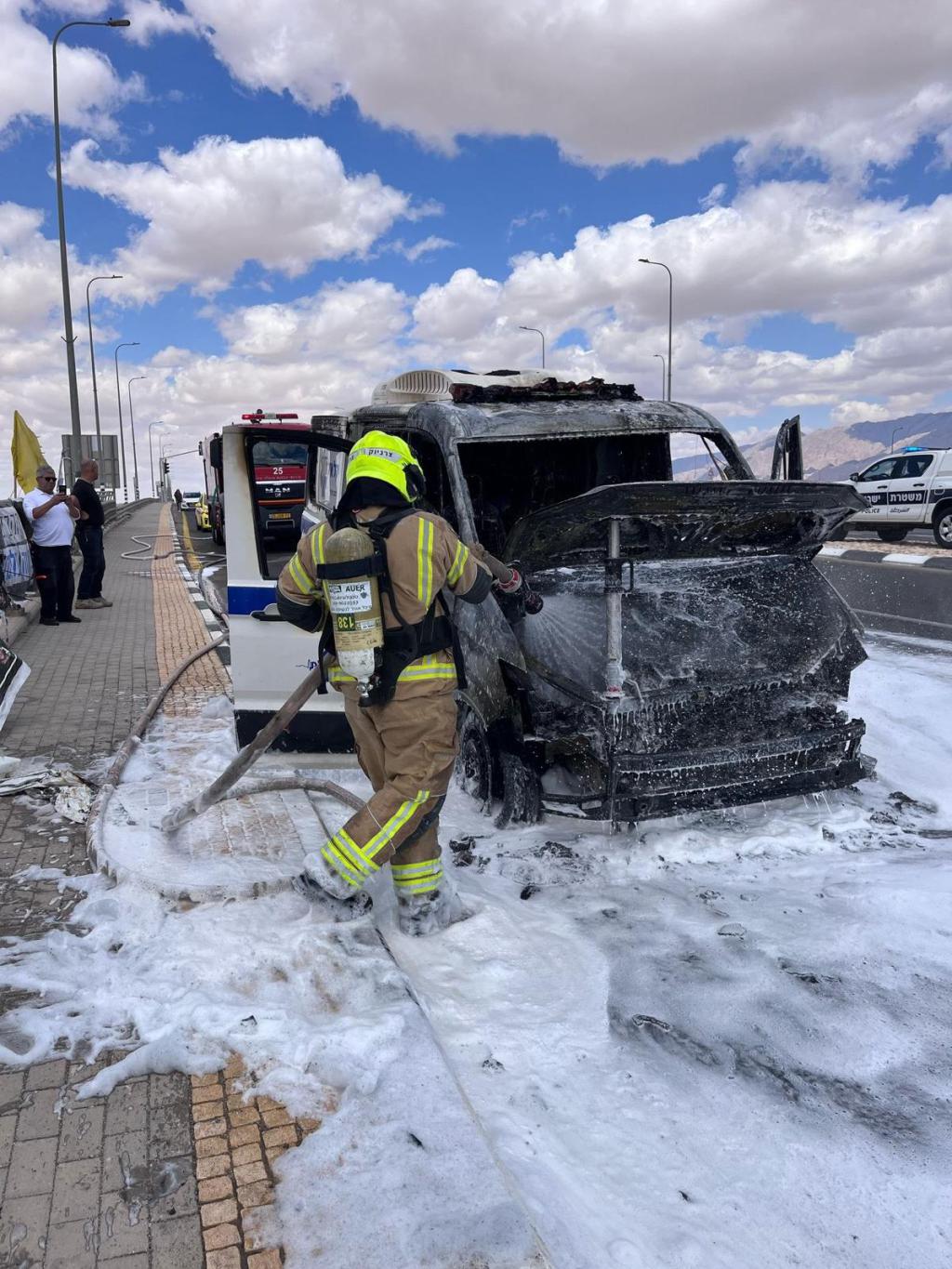 שריפה פרצה באמבולנס ליד שדה התעופה "רמון"