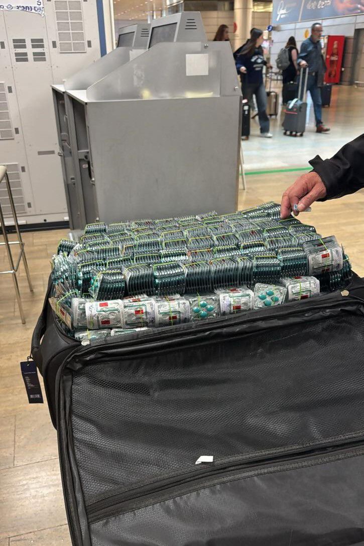 נתב"ג: ניסה להבריח כדורי ויאגרה בשווי 450,000 שקל