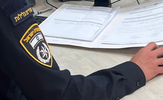 מזעזע: שתי תלמידות הפיצו תמונות עירום של מורה ותלמידות אחרות